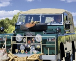 The Straney Clan Vintage Land Rover